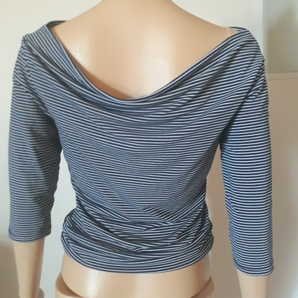 Woman's top - Picture 3 of 3